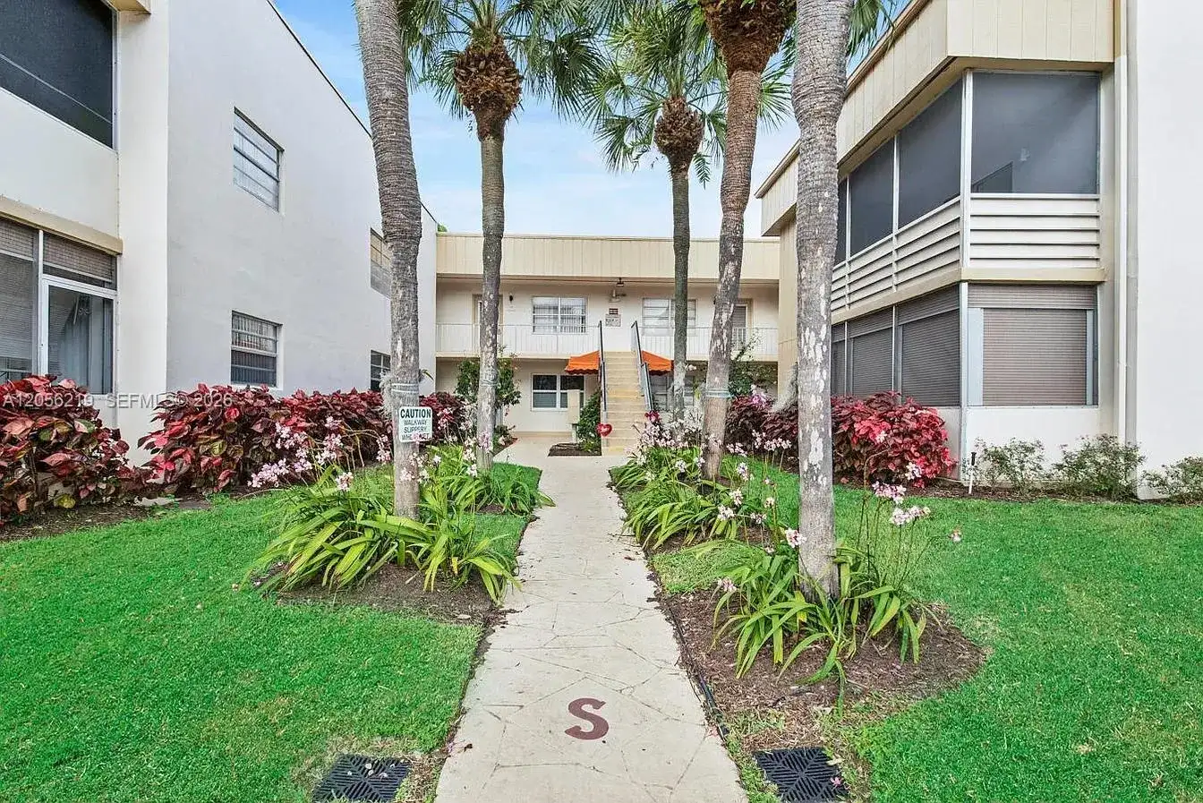 899 S Normandy # 899, Delray Beach FL 33484 photo 2