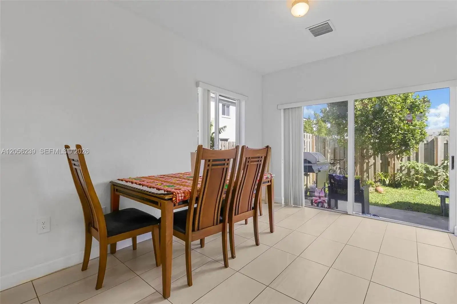 417 NW 12th Pl, Florida City FL 33034 photo 4