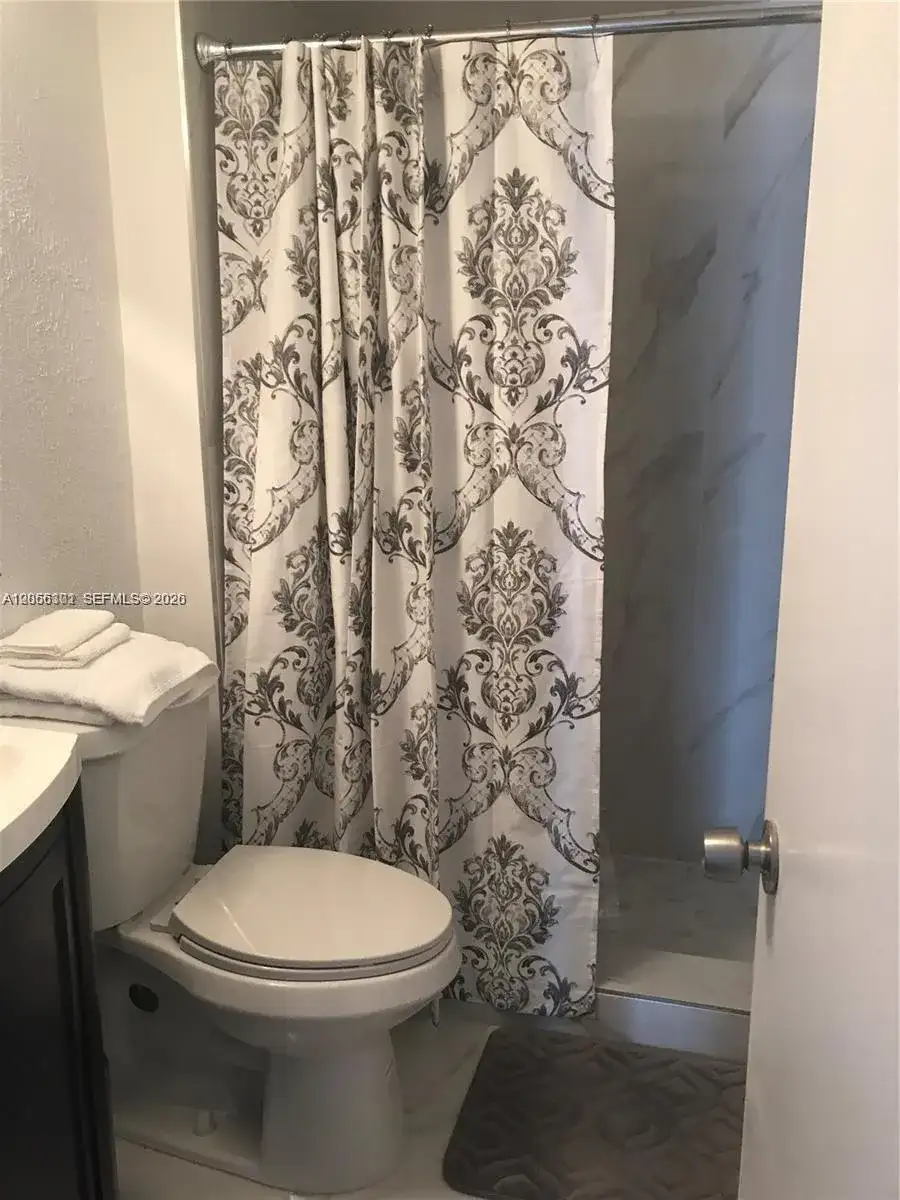 1301 NE Miami Gardens Dr # 524W, Miami FL 33179 photo 5