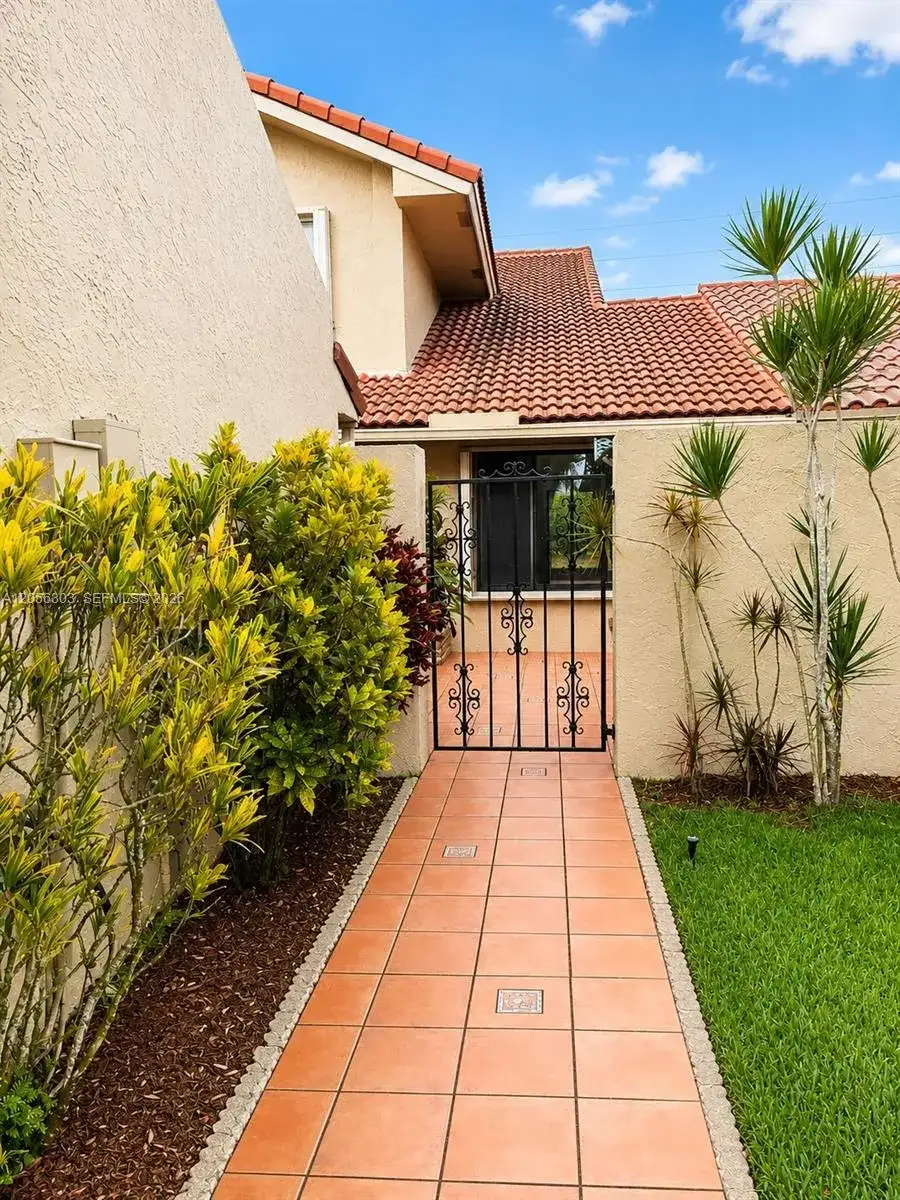 613 Patio Village Way, Weston FL 33326 photo 4