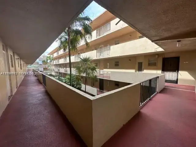 403 NW 68th Ave # 309, Plantation FL 33317 photo 3
