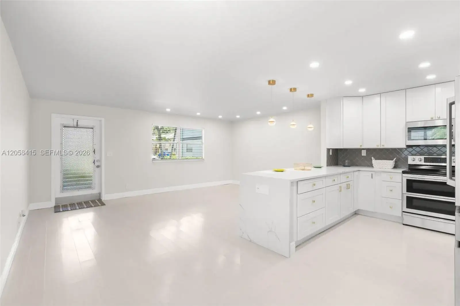 631 N Saxony N, Delray Beach FL 33446 photo 2