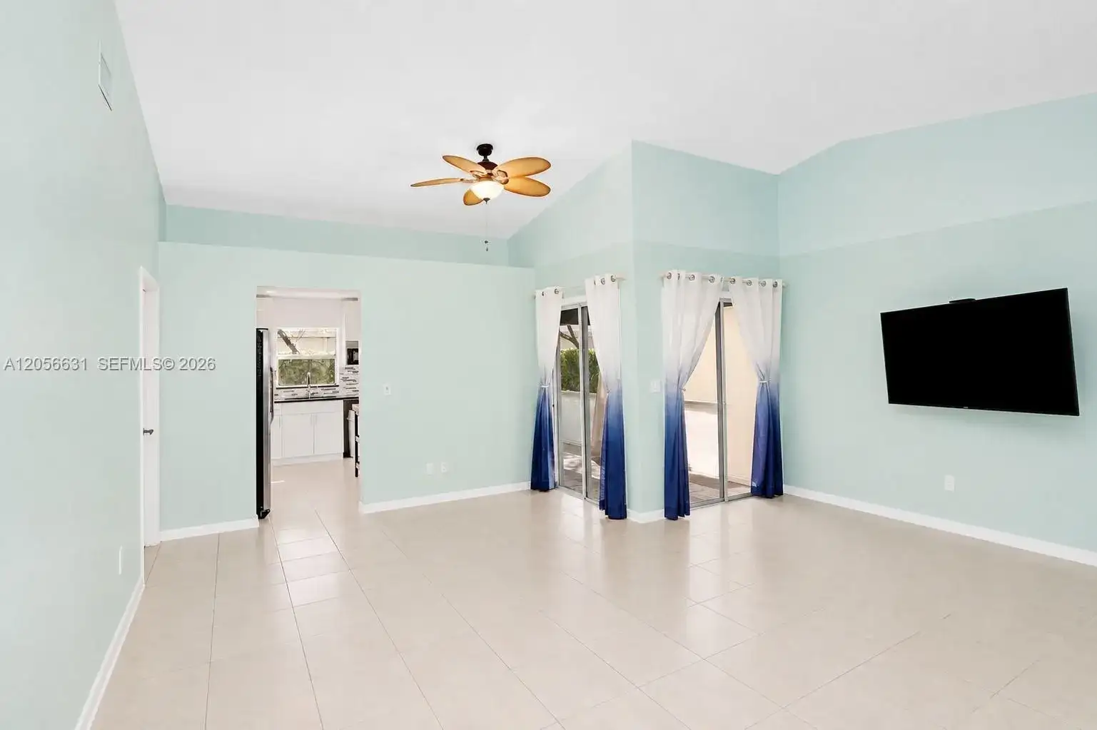 527 SE 21st Dr, Homestead FL 33033 photo 3