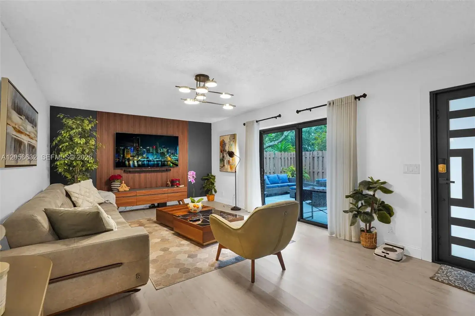 2603 Lakeview Ct, Cooper City FL 33026 photo 2