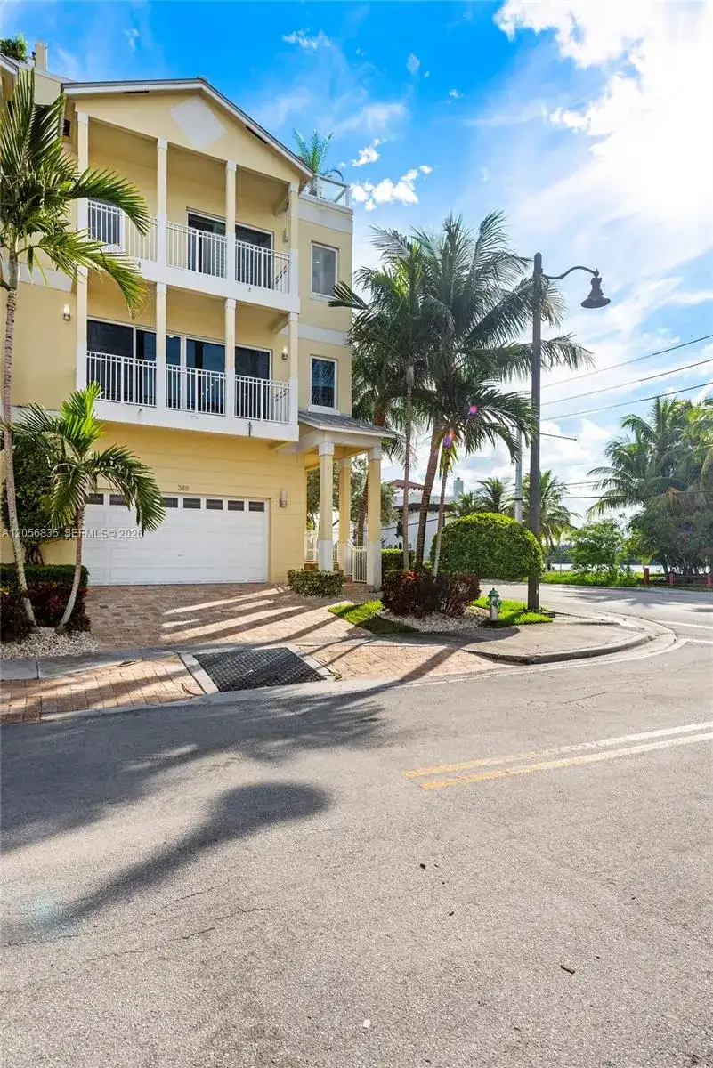 348 Elm St # 10, Hollywood FL 33019 photo 4