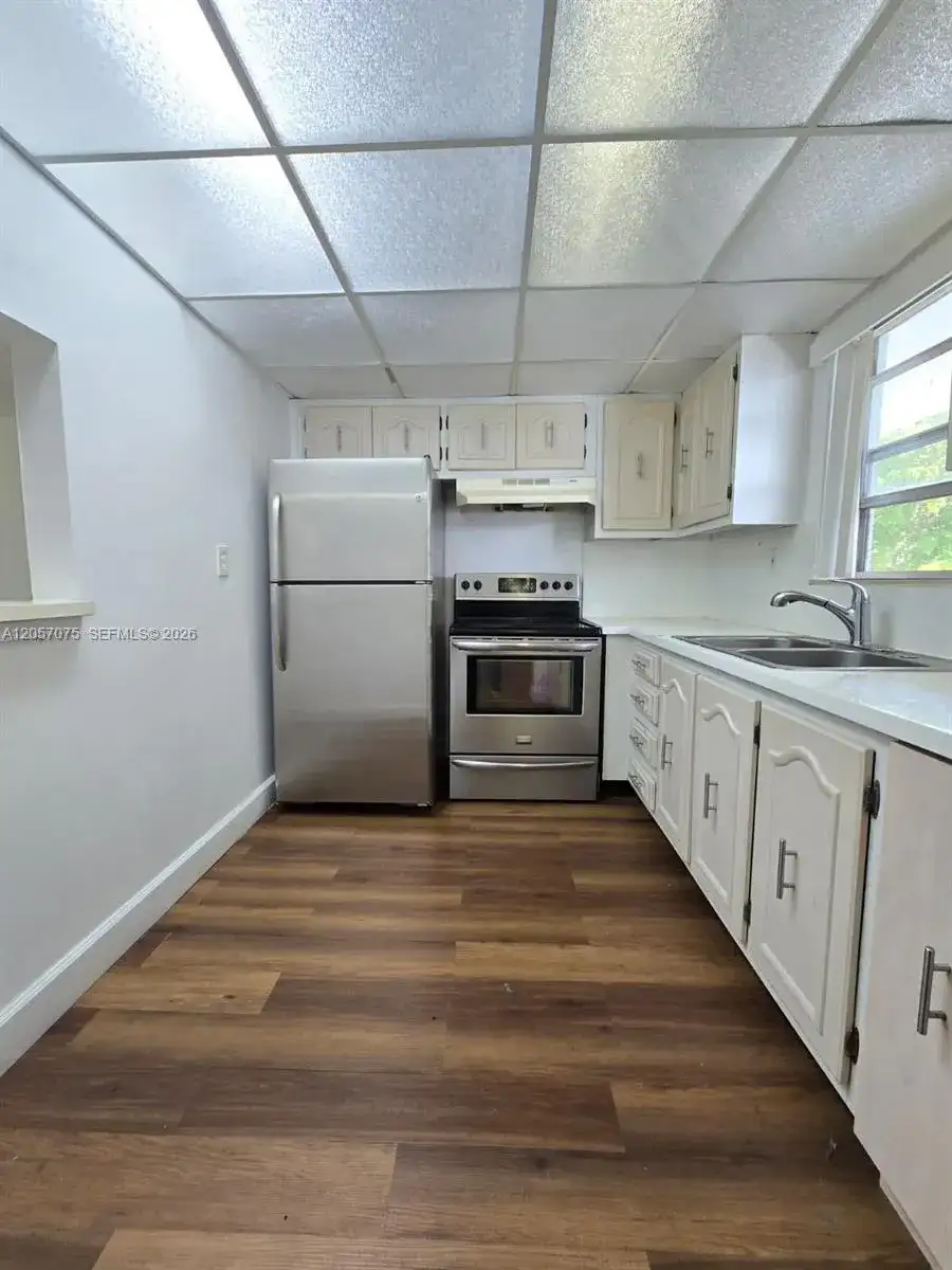 9357 Fontainebleau Blvd # D420, Miami FL 33172 photo 2