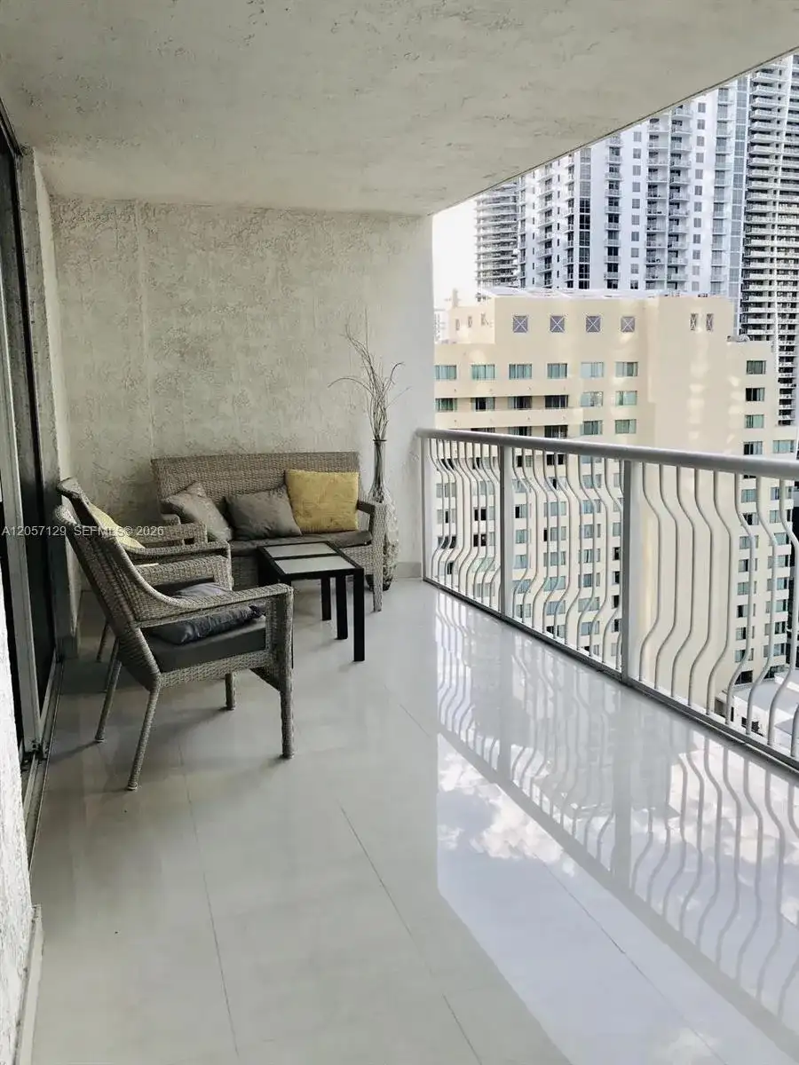 1200 Brickell Bay Dr # 2418, Miami FL 33131 photo 2