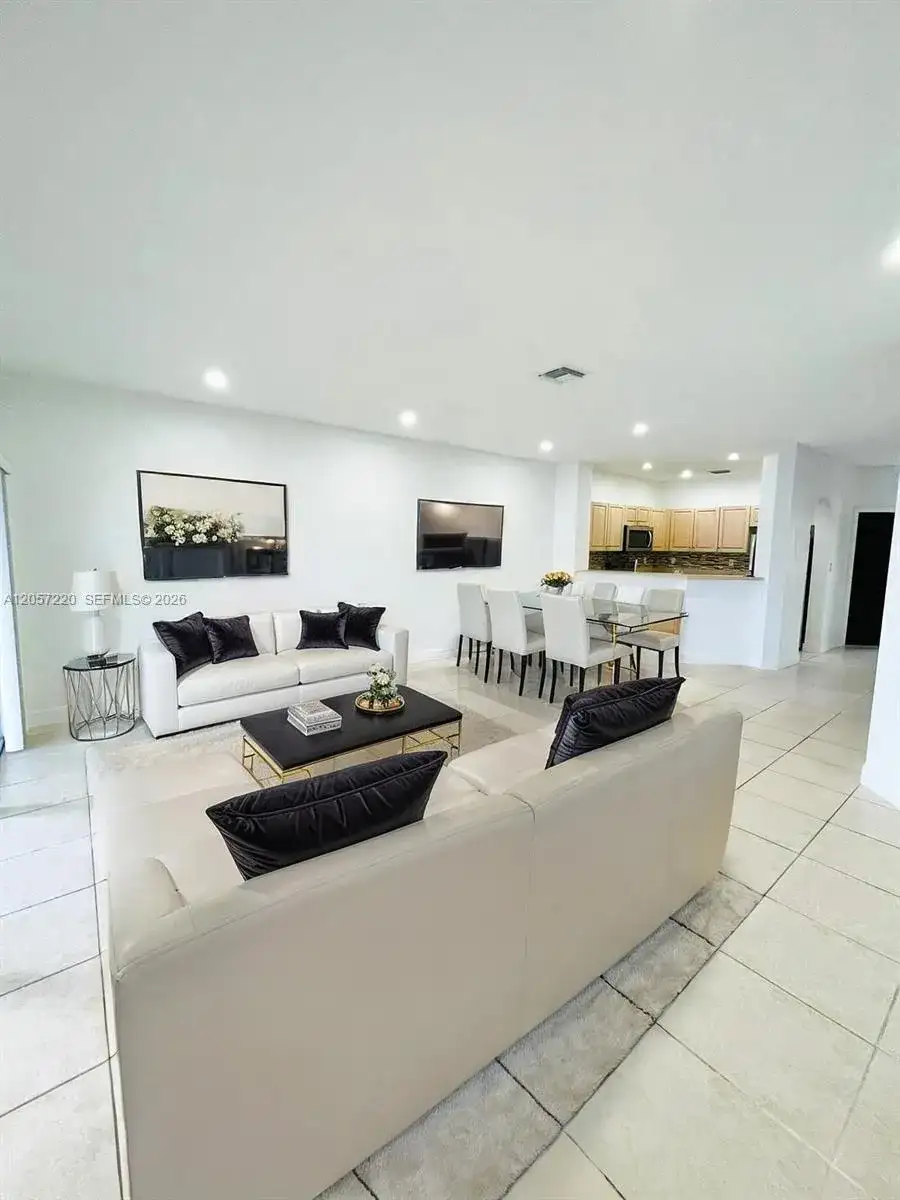 12162 SW 5th Ct, Pembroke Pines FL 33025 photo 3