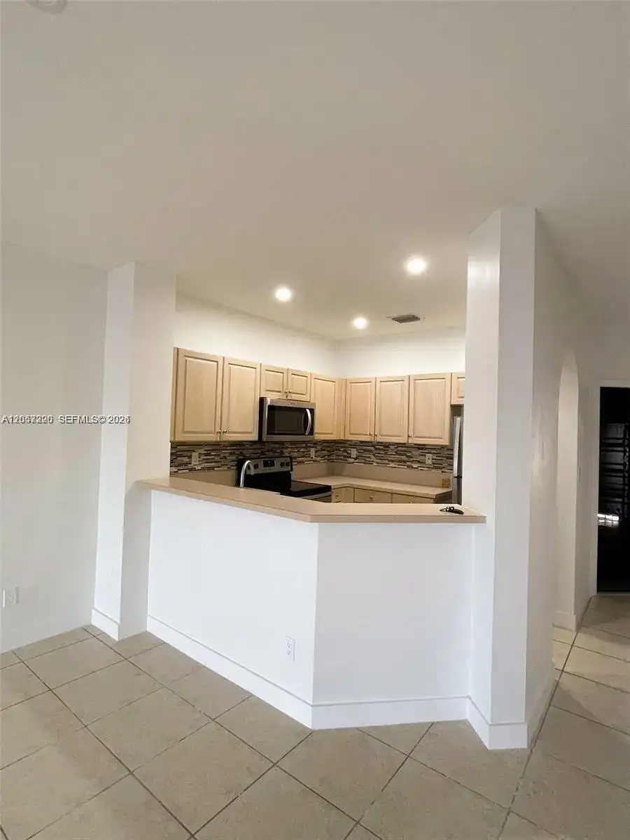 12162 SW 5th Ct, Pembroke Pines FL 33025 photo 4
