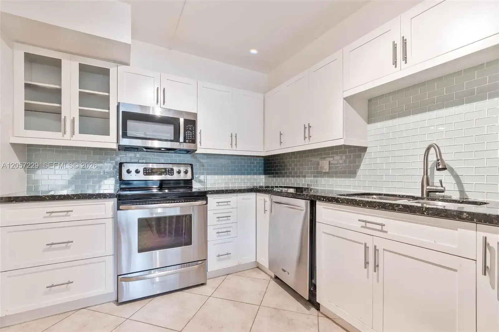 325 Lakeview Dr # 102, Weston FL 33326 photo 3