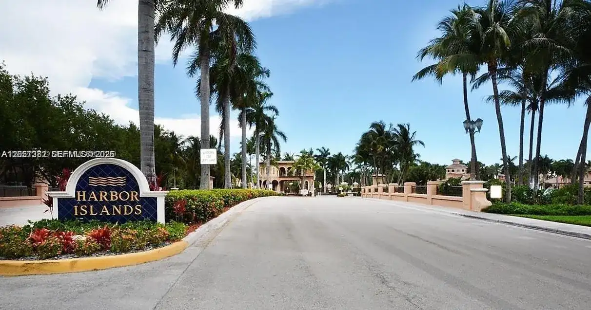 957 N Harbor Vw # 957, Hollywood FL 33019 photo 2