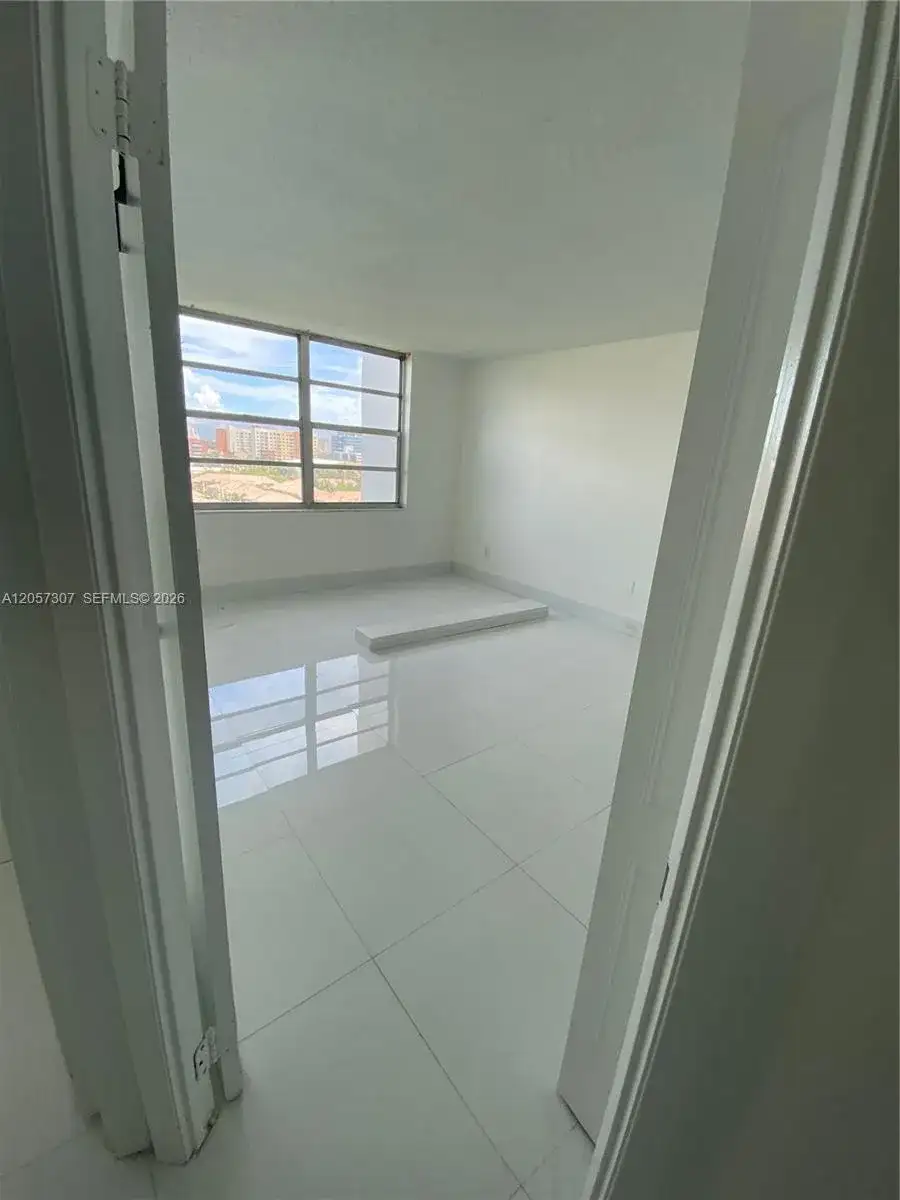 2780 NE 183rd St # 909, Aventura FL 33160 photo 4