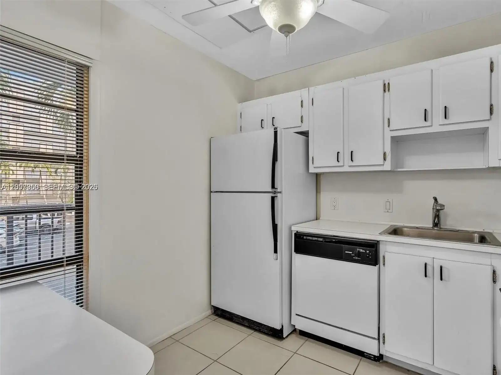 20500 W Country Club Dr # 203, Aventura FL 33180 photo 3