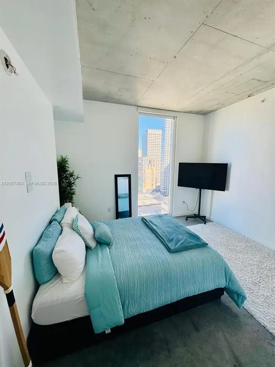 151 SE 1st St # 2102, Miami FL 33131 photo 2