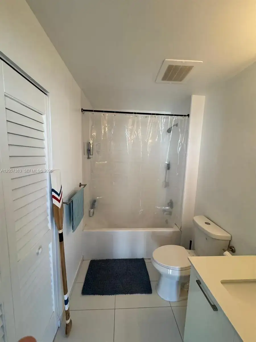 151 SE 1st St # 2102, Miami FL 33131 photo 5