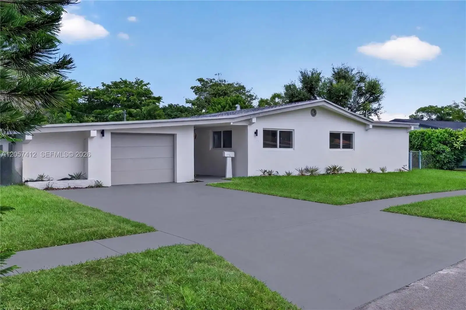 5715 Jackson St, Hollywood FL 33023 photo 4