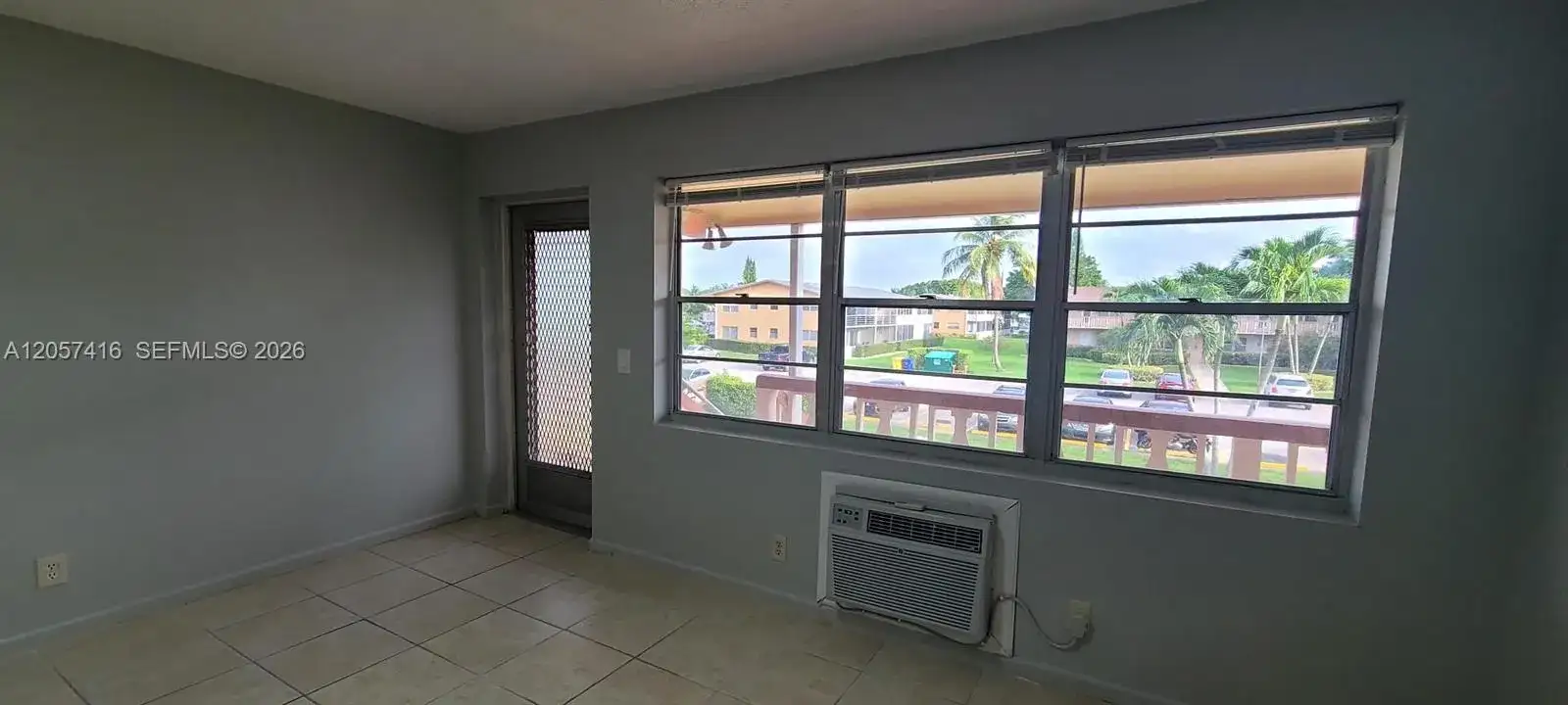 125 Canterbury  E # 125, West Palm Beach FL 33417 photo 2