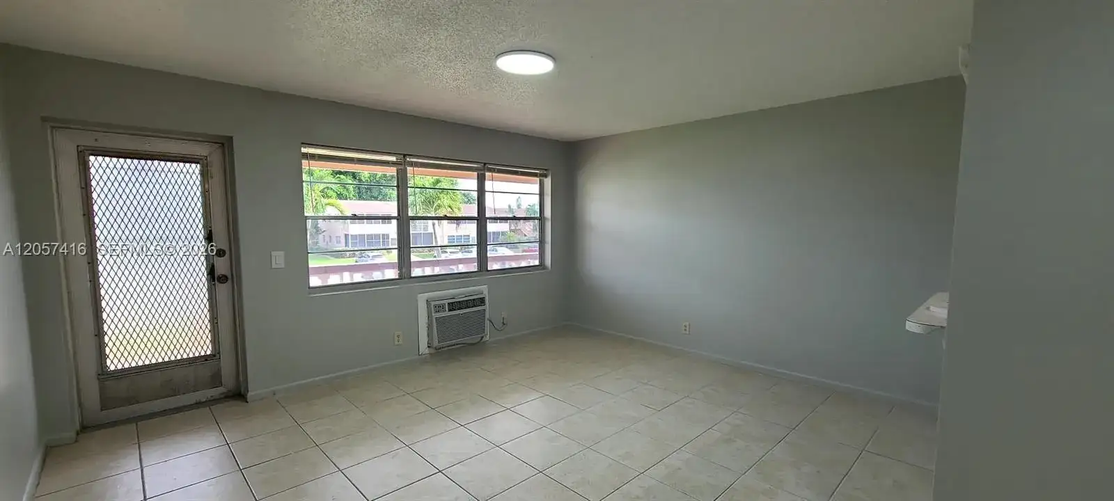 125 Canterbury  E # 125, West Palm Beach FL 33417 photo 4
