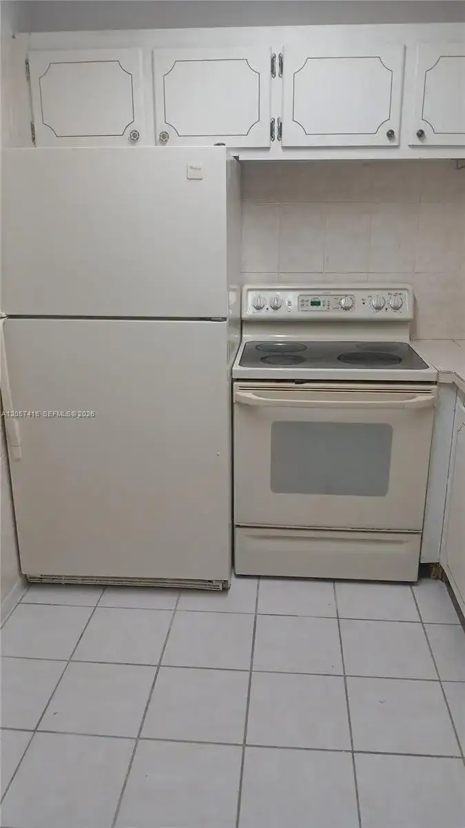 125 Canterbury  E # 125, West Palm Beach FL 33417 photo 5