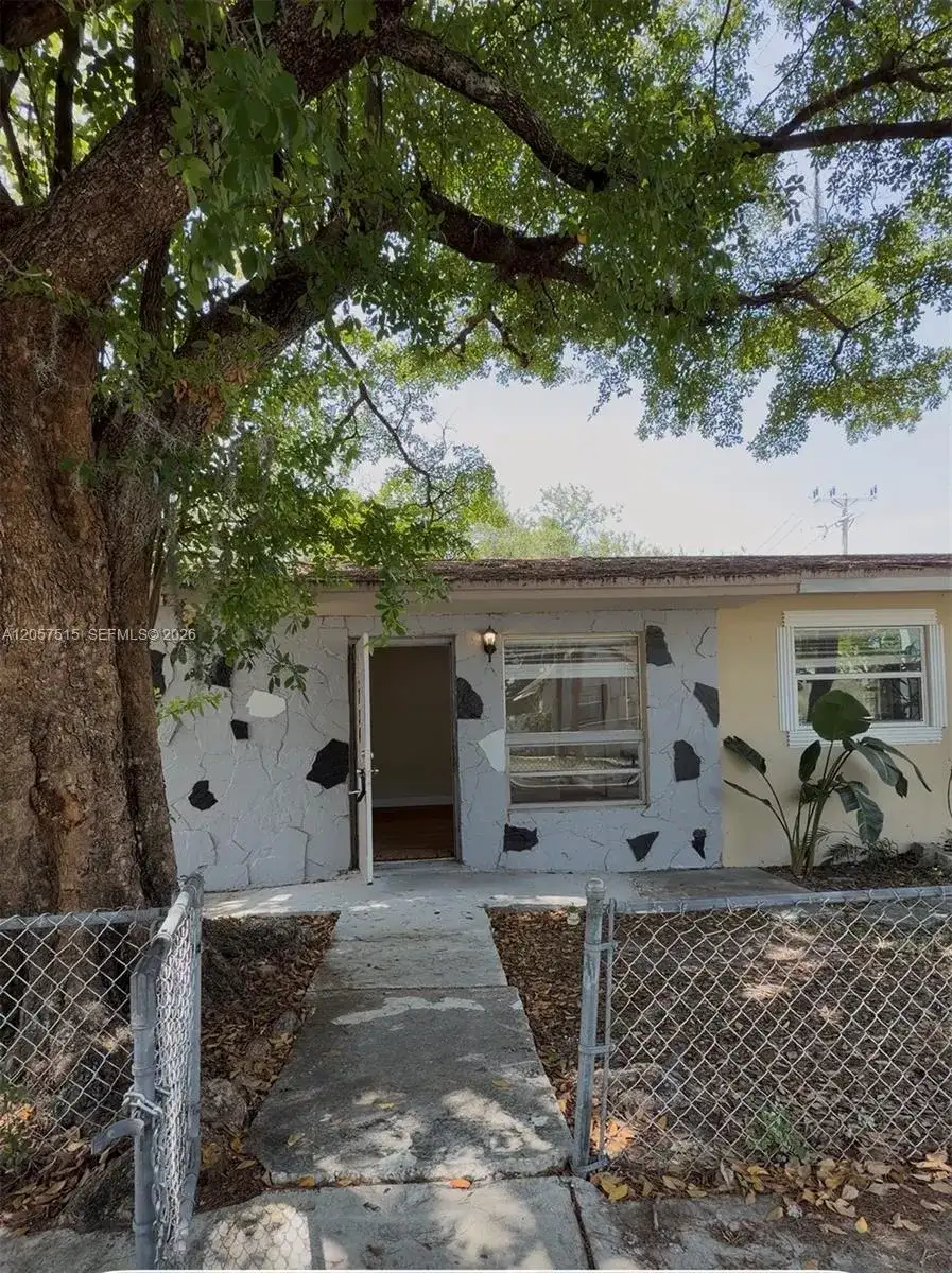 734 SW 8th St, Dania Beach FL 33004 photo 2