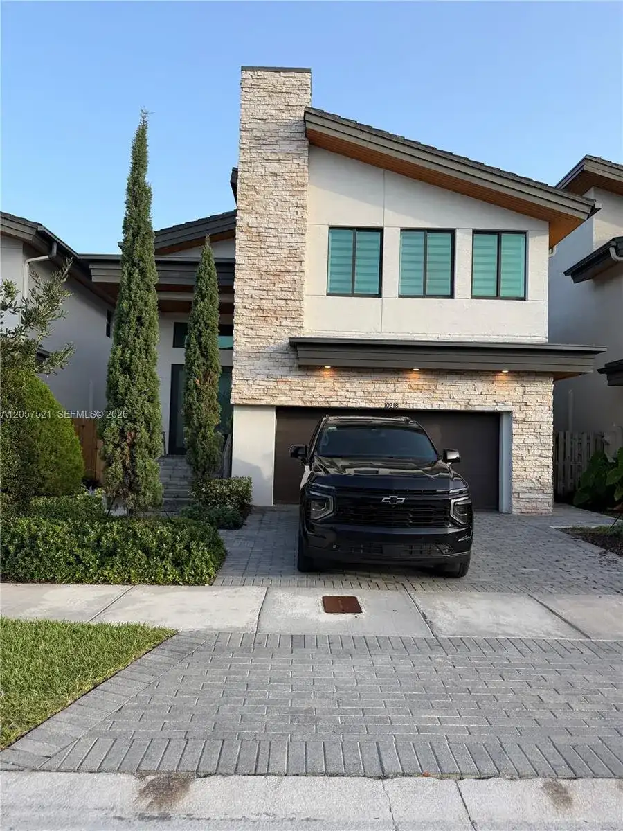 10218 NW 76th Ter, Doral FL 33178 photo 2