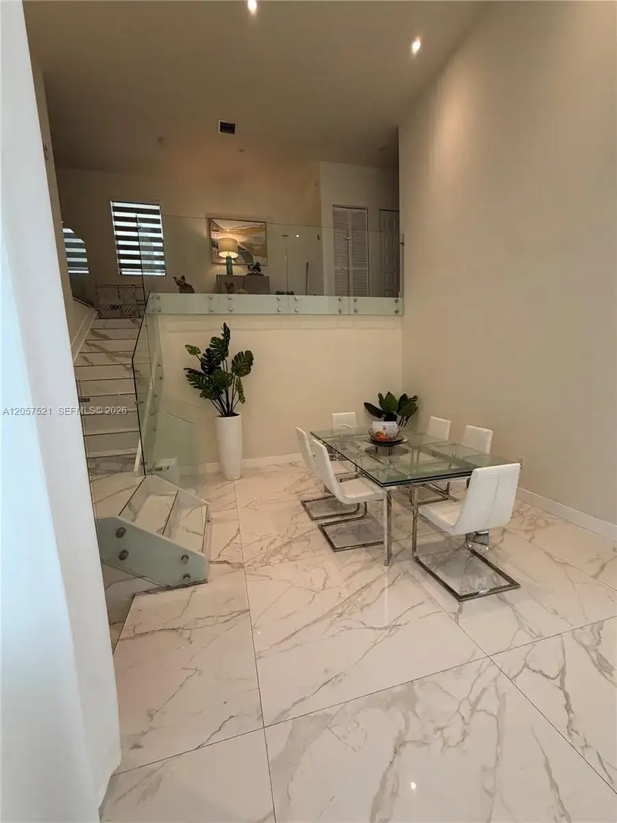 10218 NW 76th Ter, Doral FL 33178 photo 4