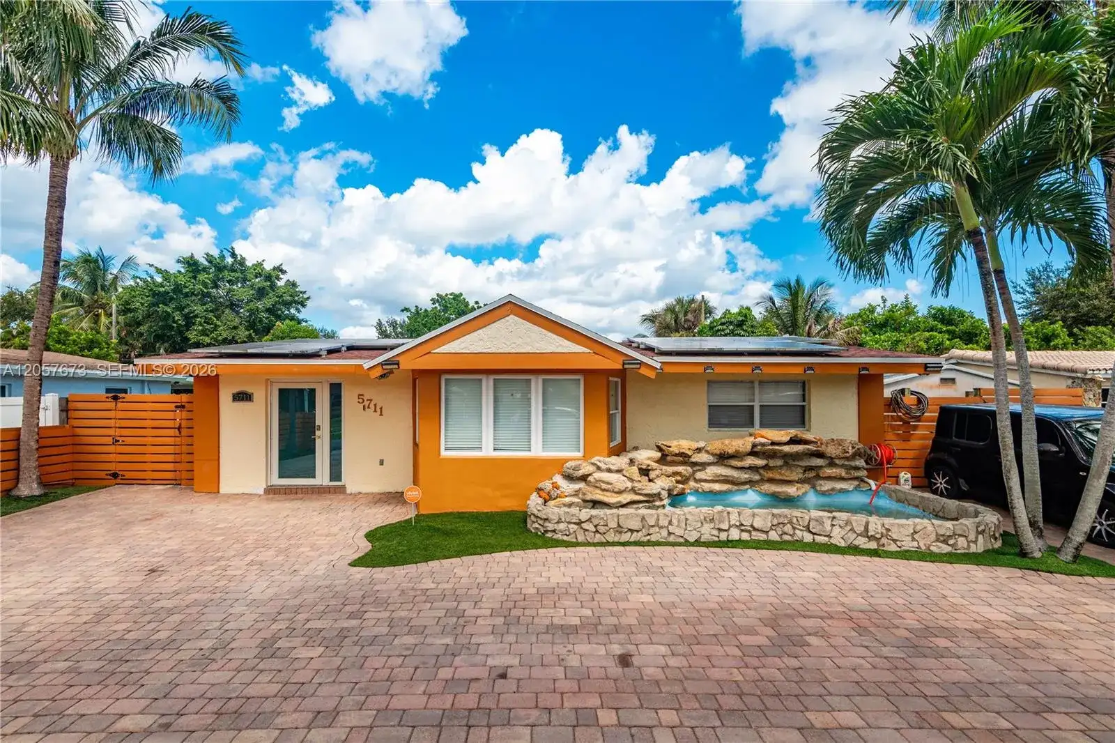 5711 Farragut St, Hollywood FL 33021 photo 2