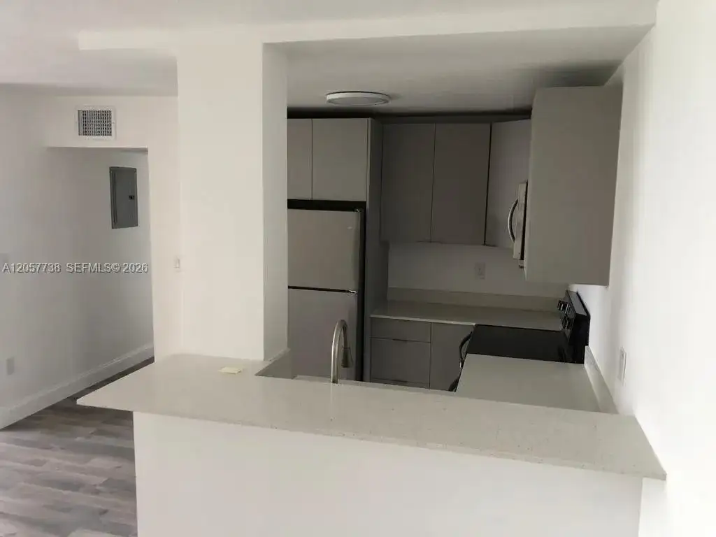 9682 Fontainebleau Blvd # 507, Miami FL 33172 photo 2
