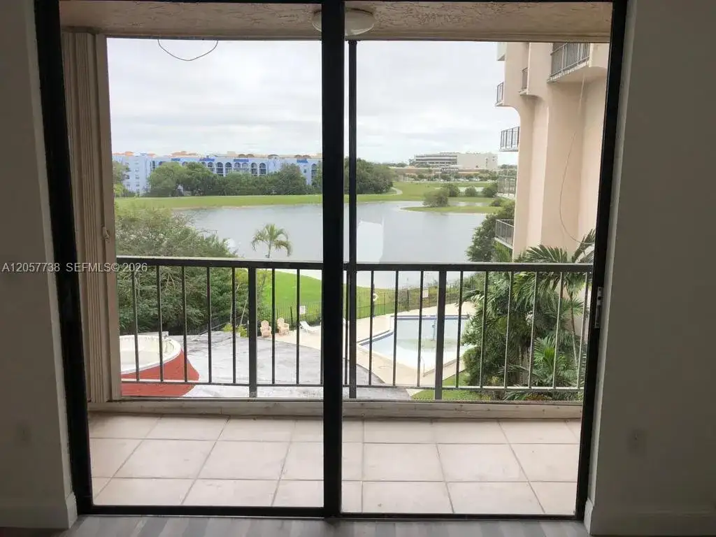 9682 Fontainebleau Blvd # 507, Miami FL 33172 photo 4