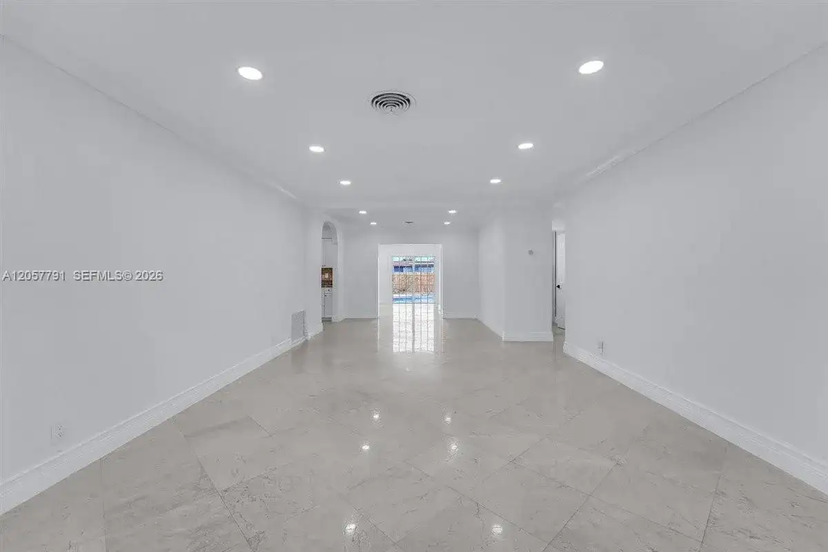 2005 N 36th Ave, Hollywood FL 33021 photo 3