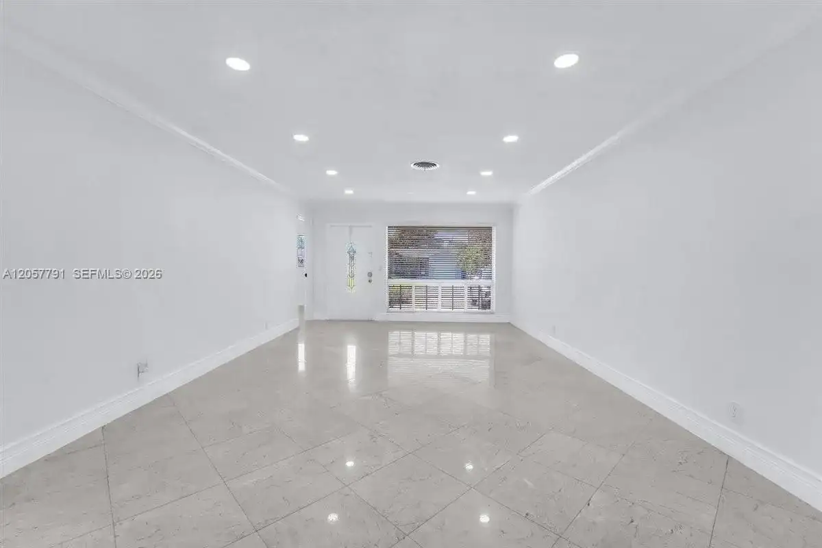 2005 N 36th Ave, Hollywood FL 33021 photo 5