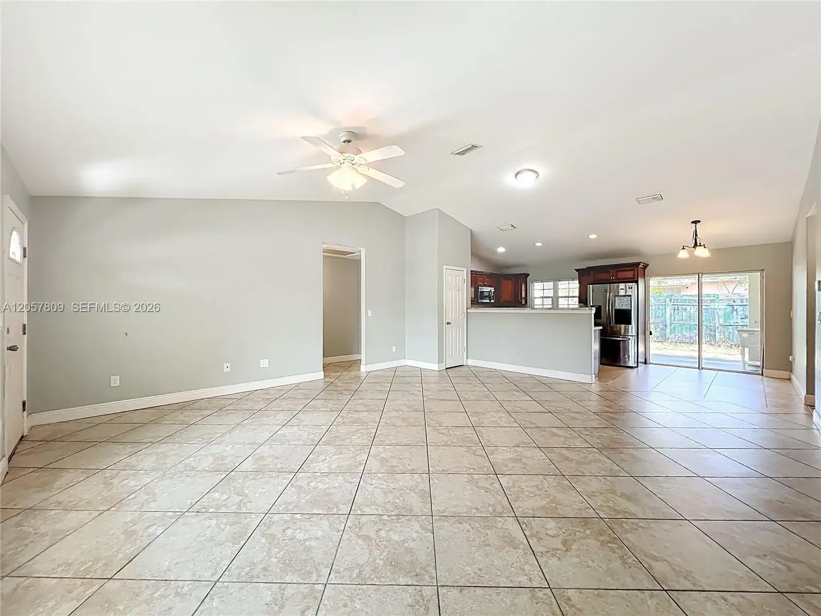 608 Masters Ave, Wildwood FL 34785 photo 3