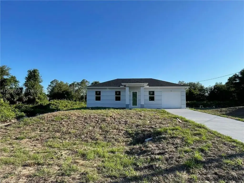 705 Ledge ST, Lehigh Acres FL 33972 photo 2