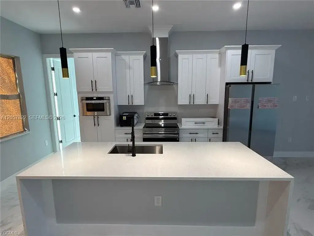 705 Ledge ST, Lehigh Acres FL 33972 photo 3