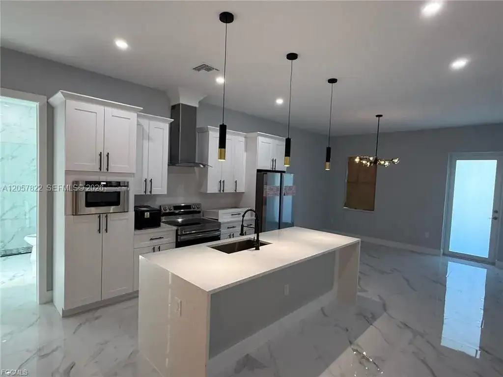 705 Ledge ST, Lehigh Acres FL 33972 photo 4