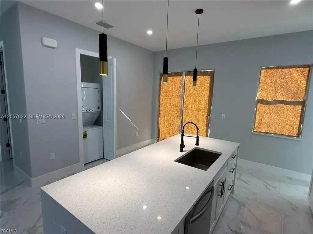705 Ledge ST, Lehigh Acres FL 33972 photo 5