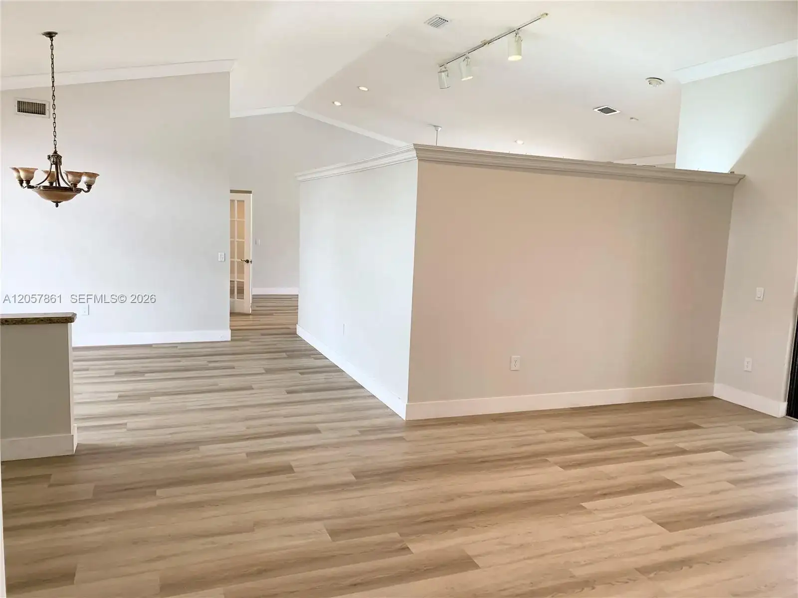 19331 NW 8th St, Pembroke Pines FL 33029 photo 2