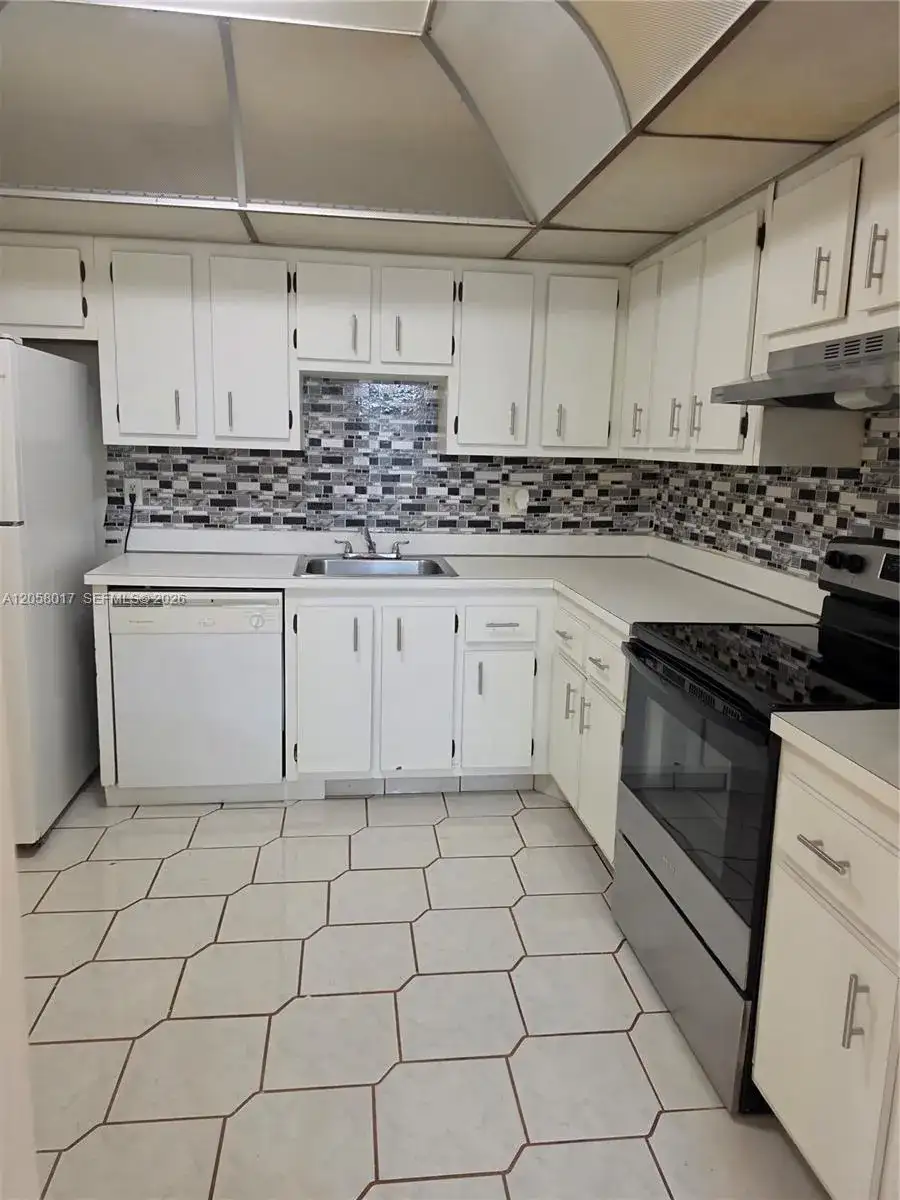 4158 Inverrary Dr # 308, Lauderhill FL 33319 photo 3