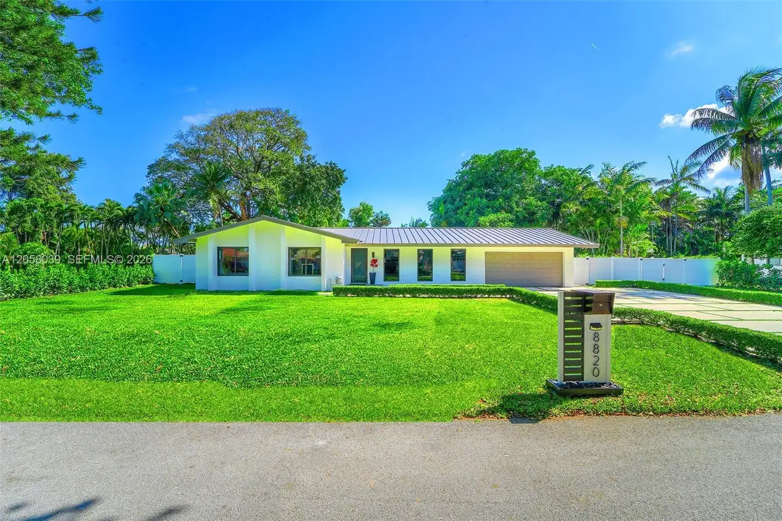 8820 SW 182nd Ter, Palmetto Bay FL 33157 photo 2