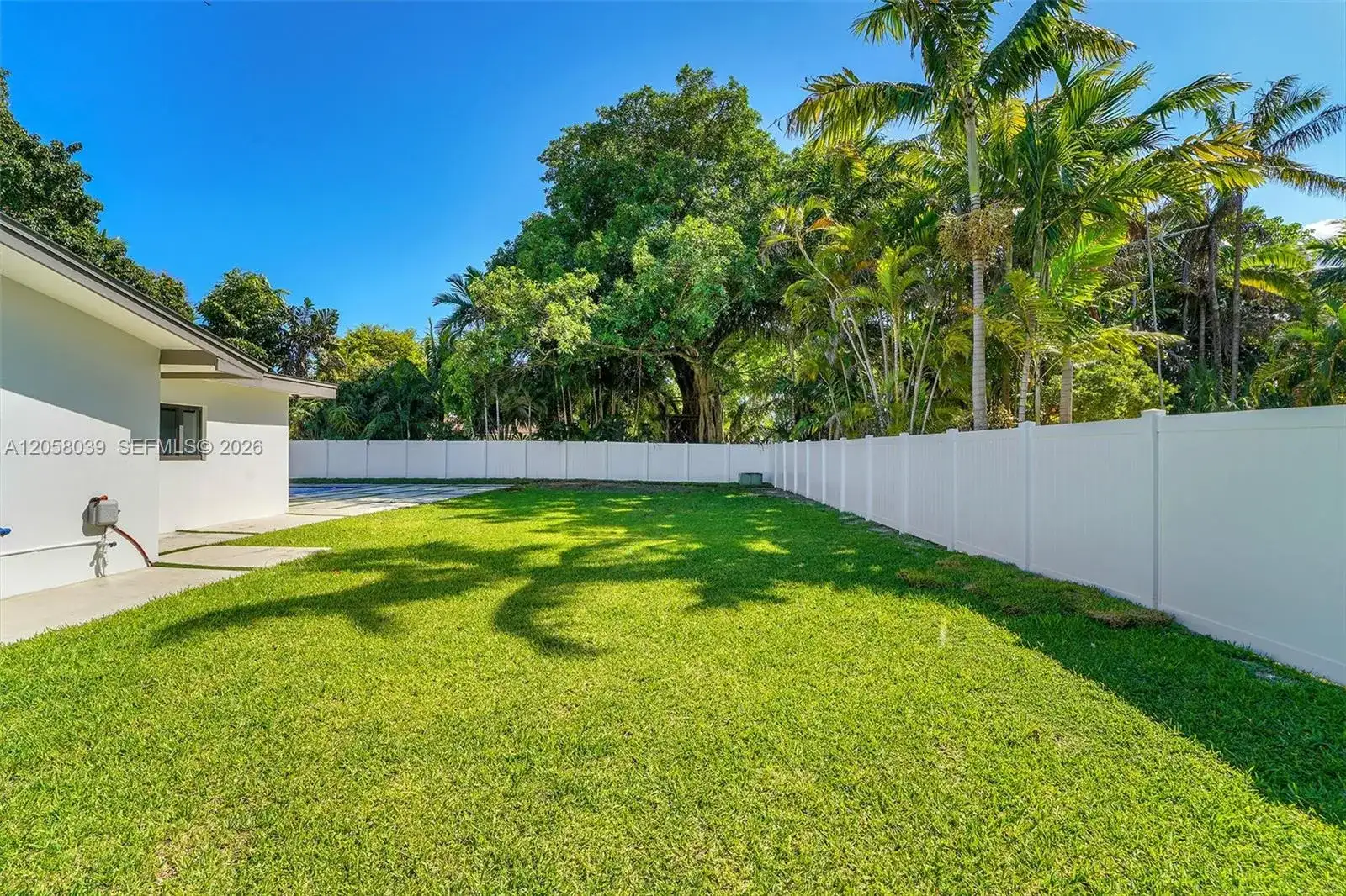 8820 SW 182nd Ter, Palmetto Bay FL 33157 photo 5