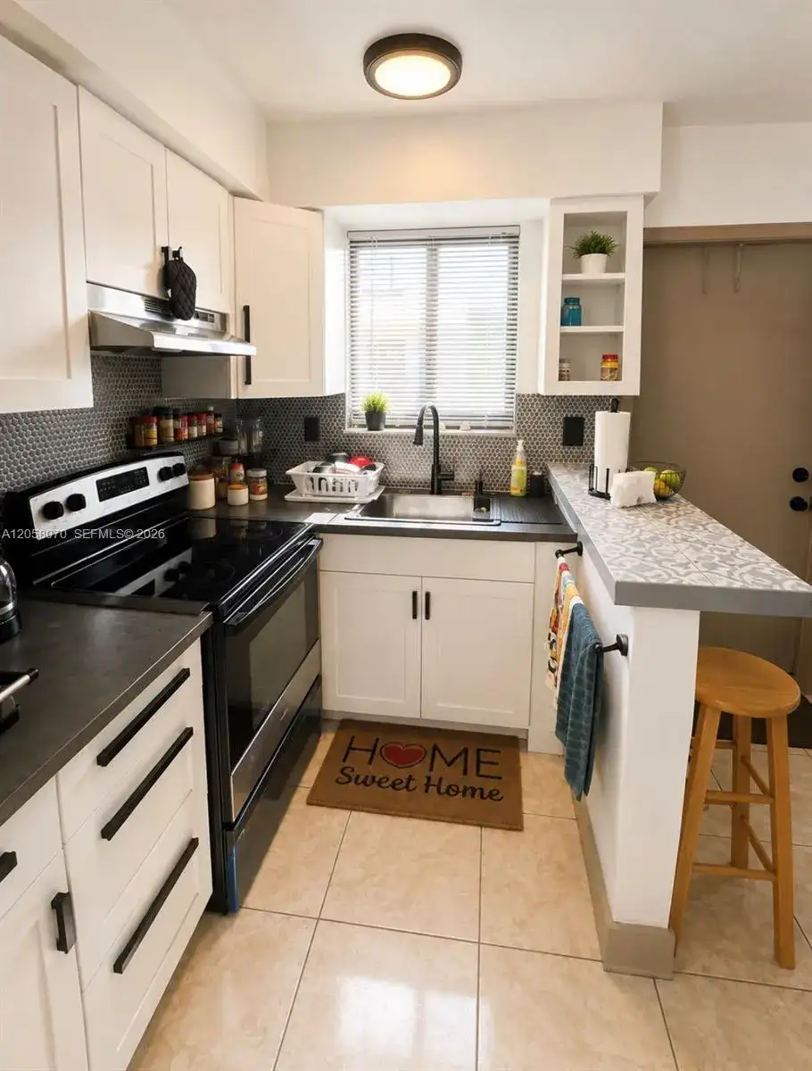 615 NE 7th St # 7, Hallandale Beach FL 33009 photo 3