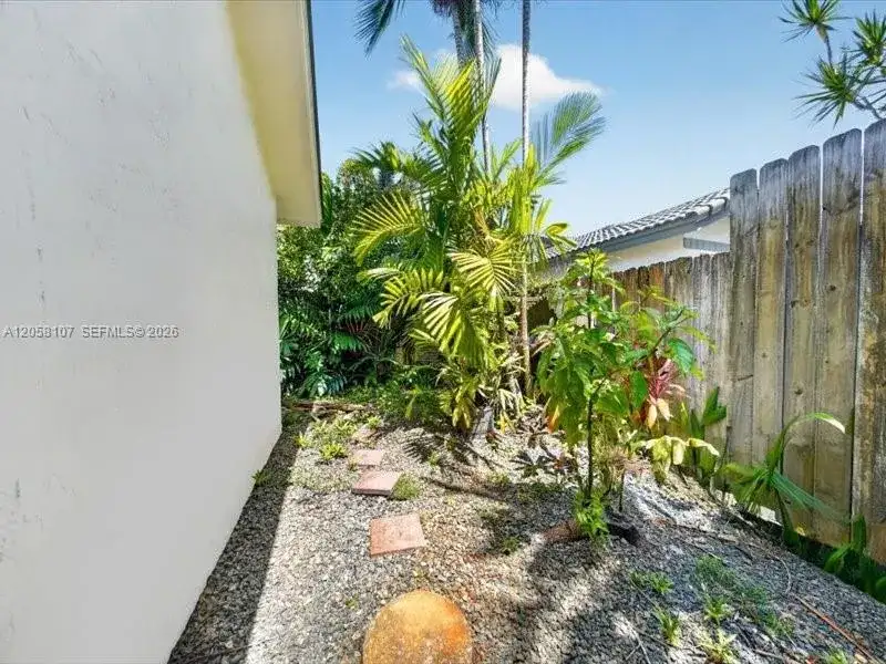 8514 SW 209th Ln, Cutler Bay FL 33189 photo 4