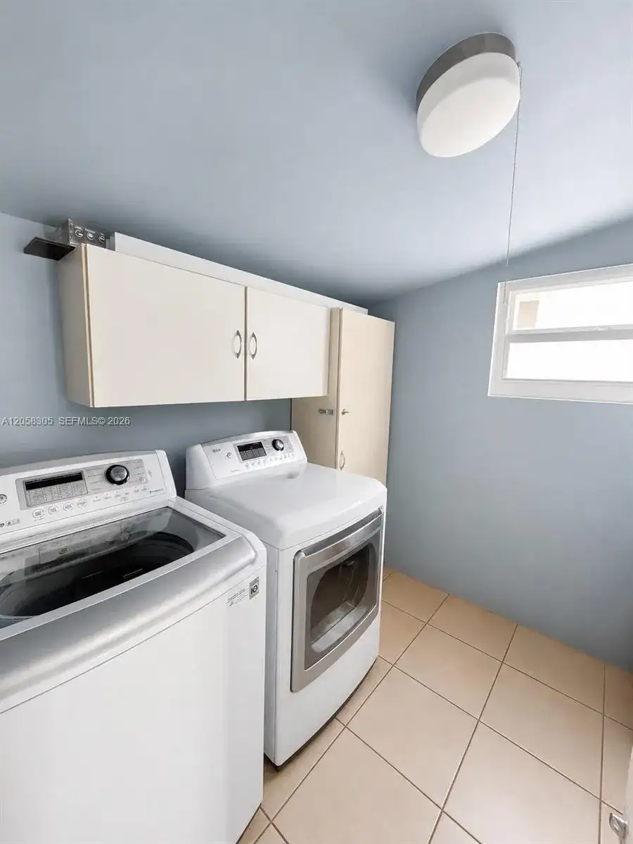5651 NE 9th Ave, Oakland Park FL 33334 photo 4