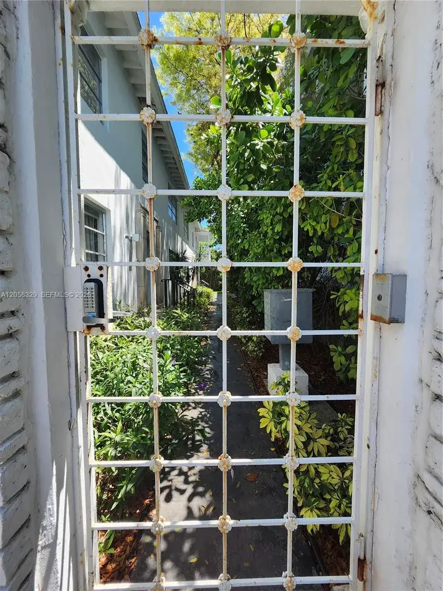 1557 Euclid Ave # 5, Miami Beach FL 33139 photo 2