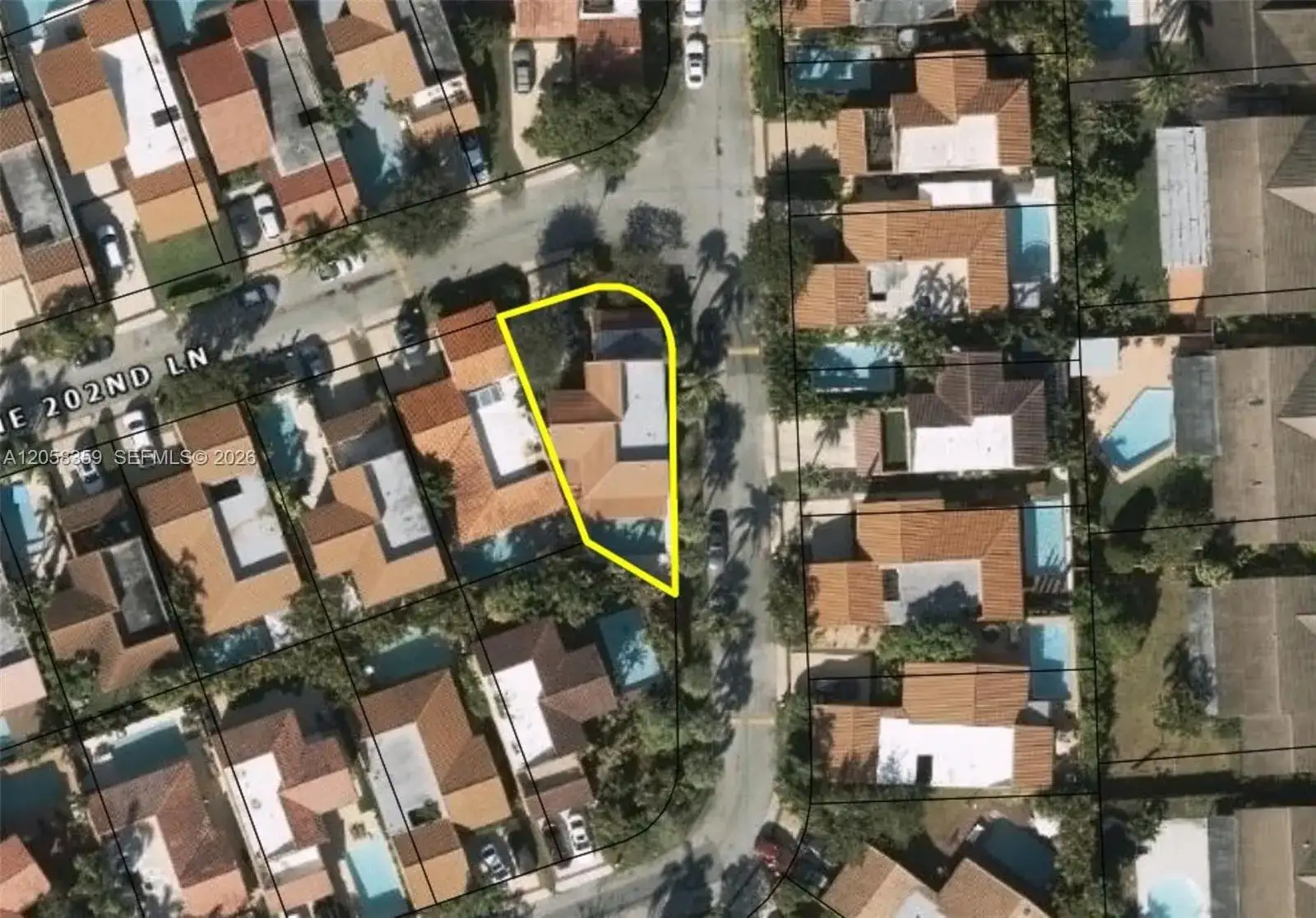 1066 NE 202nd Ln, Miami FL 33179 photo 3