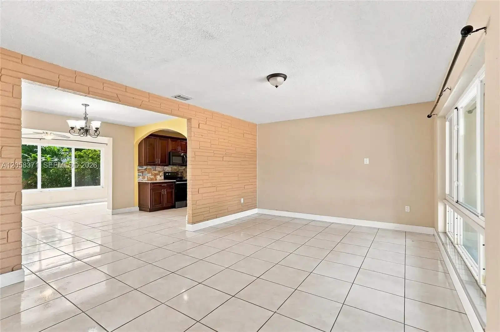 2220 De Soto Dr, Miramar FL 33023 photo 4