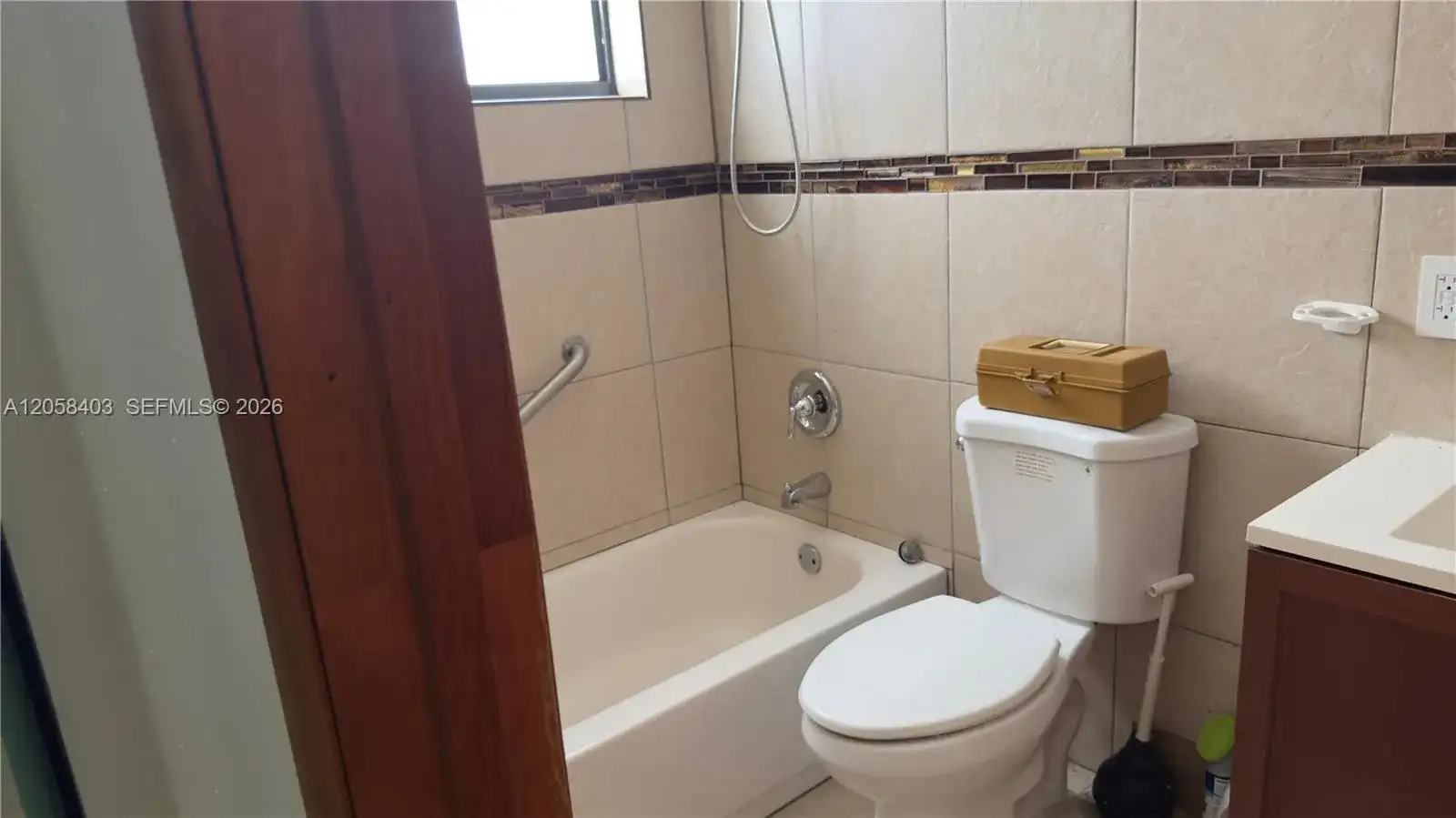 669 W 23rd St, Hialeah FL 33010 photo 4