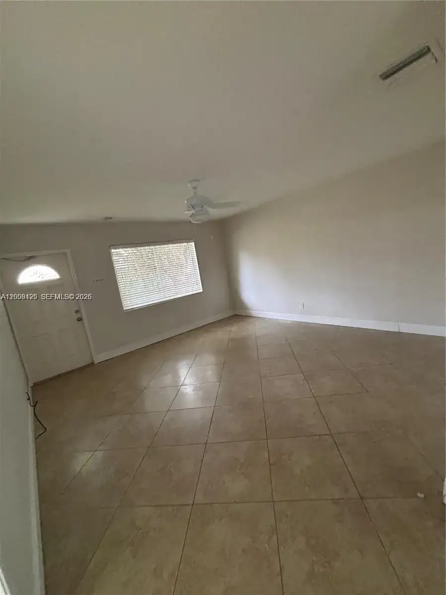 1061 NE 34th # 3, Oakland Park FL 33334 photo 3
