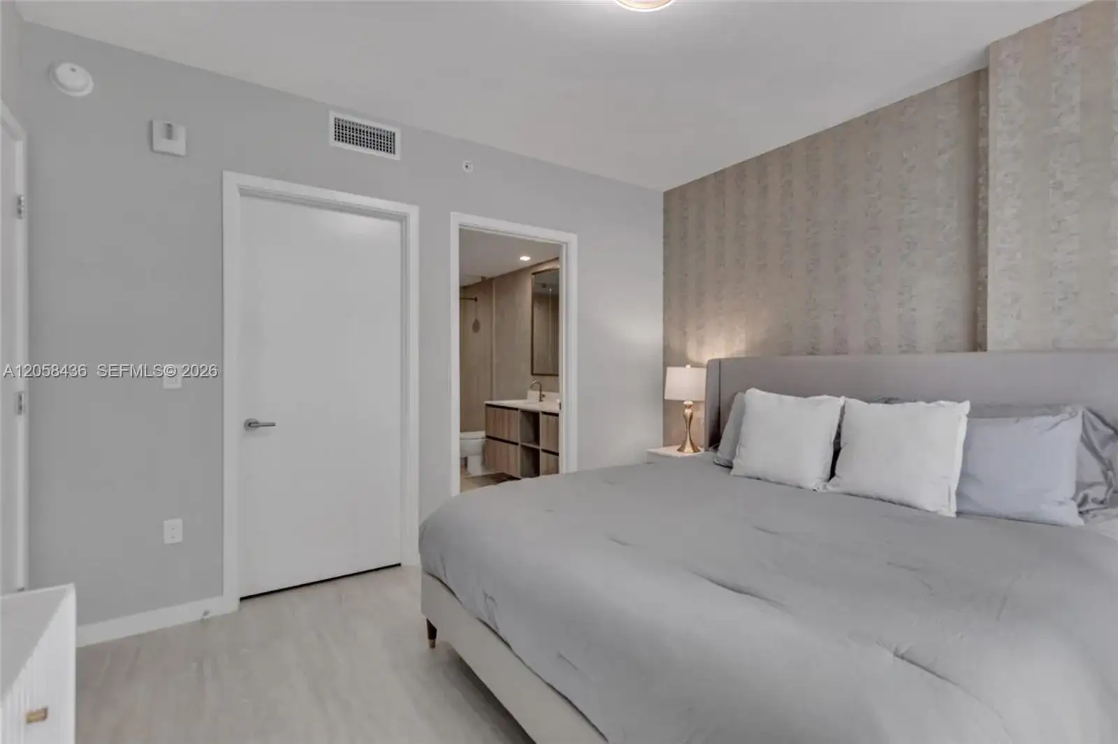 77 SE 5th St # 2006, Miami FL 33131 photo 3