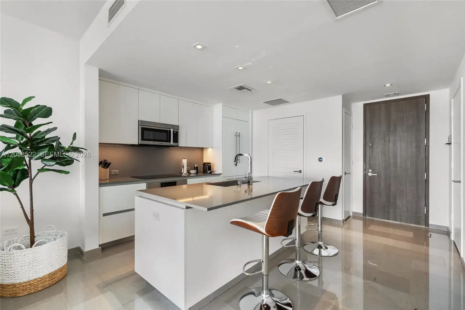 68 SE 6th St # 2306, Miami FL 33131 photo 4